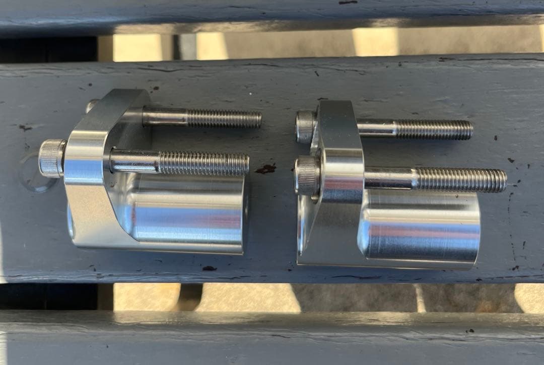 ゼファー750 強化エンジンマウント バグース