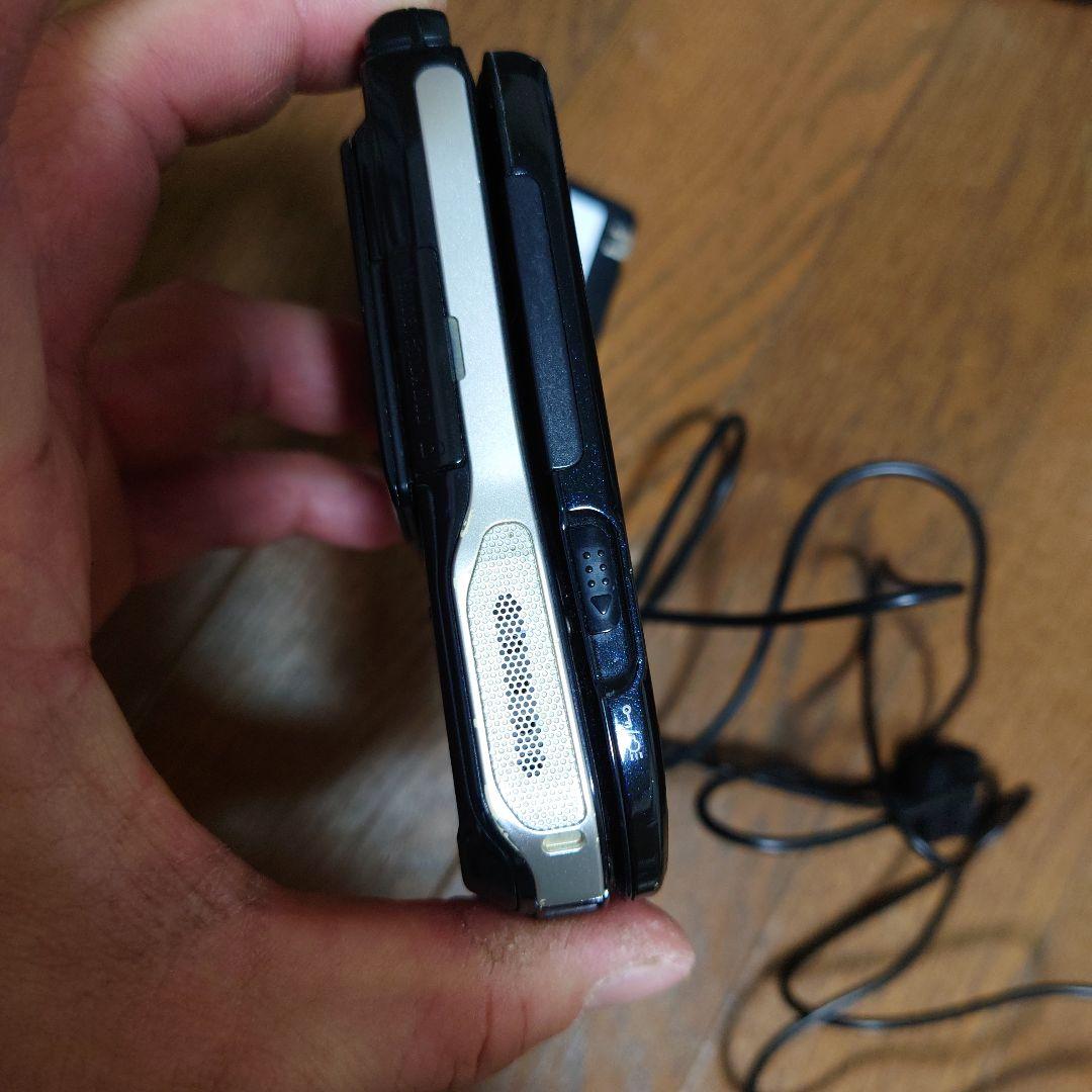 SO505iS 黒 充電器付き ガラケー