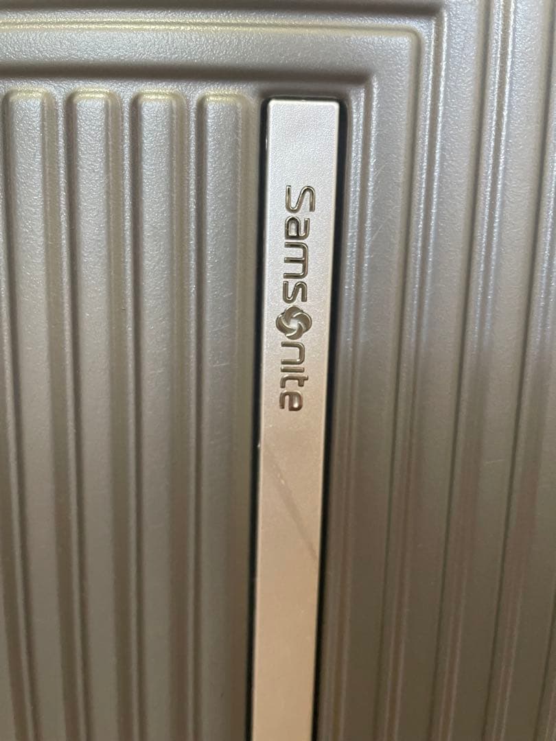 お値引きいたします。 サムソナイト　スピナー55 シルバーグレー軽量