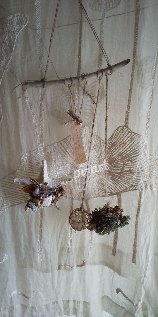 参考J流木ハンガーつき生枝もみの木ミニフライングリース冬オーナメント貝殻