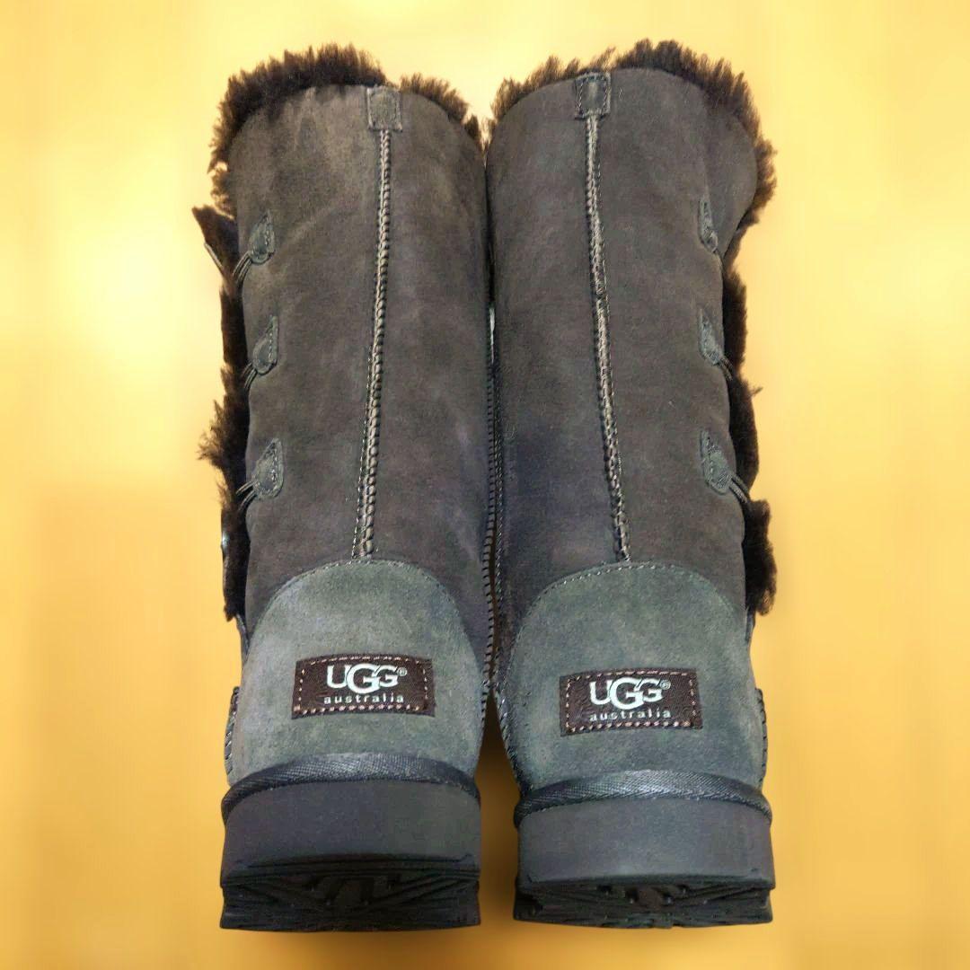 未使用 UGG チョコレート ベイリーボタン トリプレット ムートンブーツ アグ