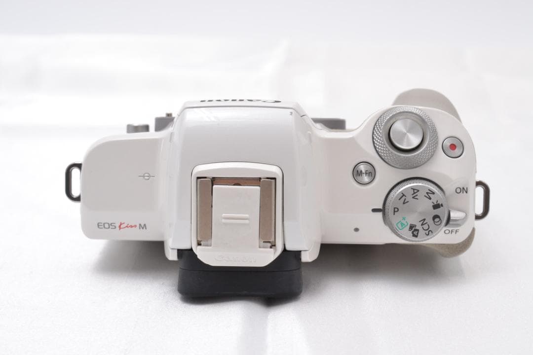 ■ 美品 ■ キャノン　Canon EOS Kiss M ホワイトレンズキット