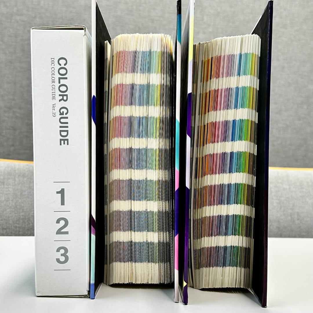 春*原様 PANTONE SOLID CHIPS + DIC 色見本張　デザイナ