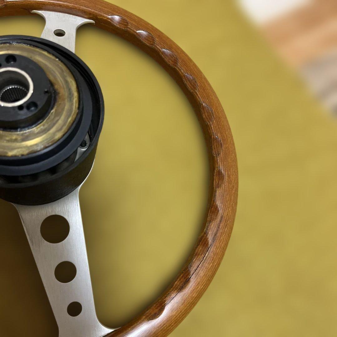 三本スポーク ステアリングホイール