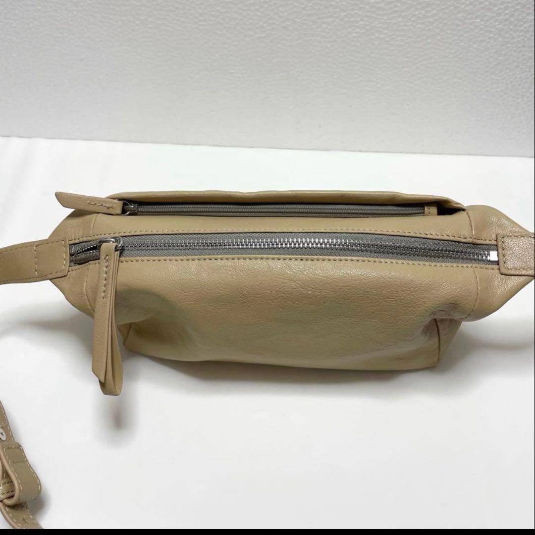 ear papillonner イアパピヨネ　ボックスショルダーバッグ　ベージュ