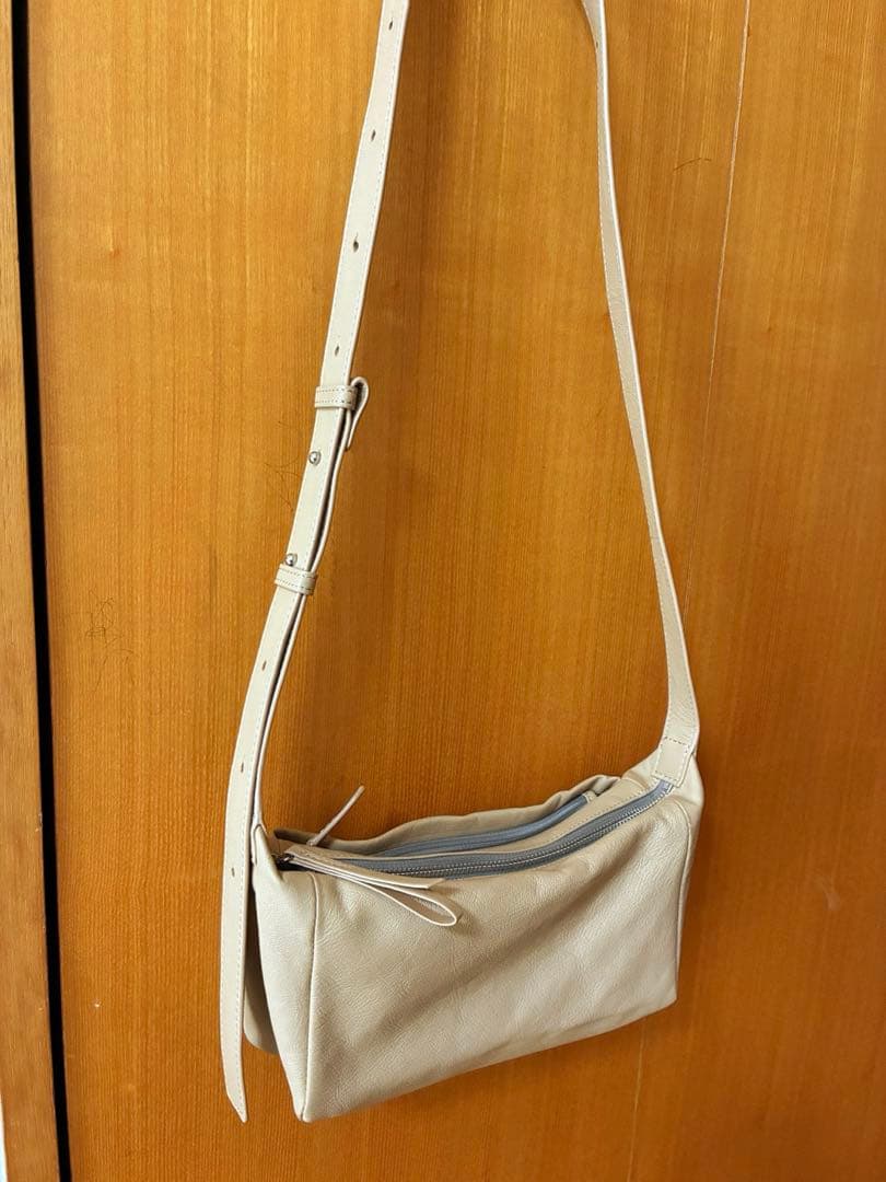 ear papillonner イアパピヨネ　ボックスショルダーバッグ　ベージュ