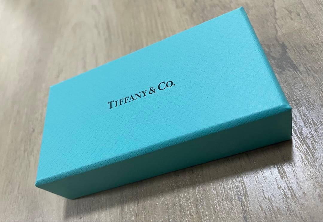 Tiffany & Co. ソリティア ダイヤモンド ピアス (片方のみ)