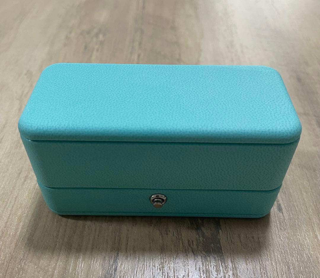 Tiffany & Co. ソリティア ダイヤモンド ピアス (片方のみ)