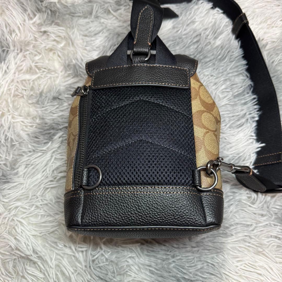 美品 コーチ ショルダーバッグ ボディバッグ クロスボディ 斜め掛け メンズ