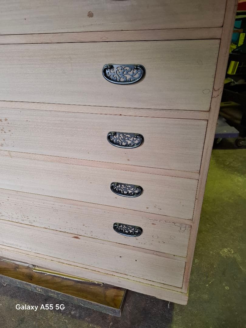 桐着物箪笥　レトロ家具　桐箪笥　2段別れます。