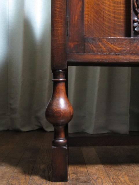 英国 イギリス アンティーク ジャコビアン様式 ブルボーズレッグ サイドボード