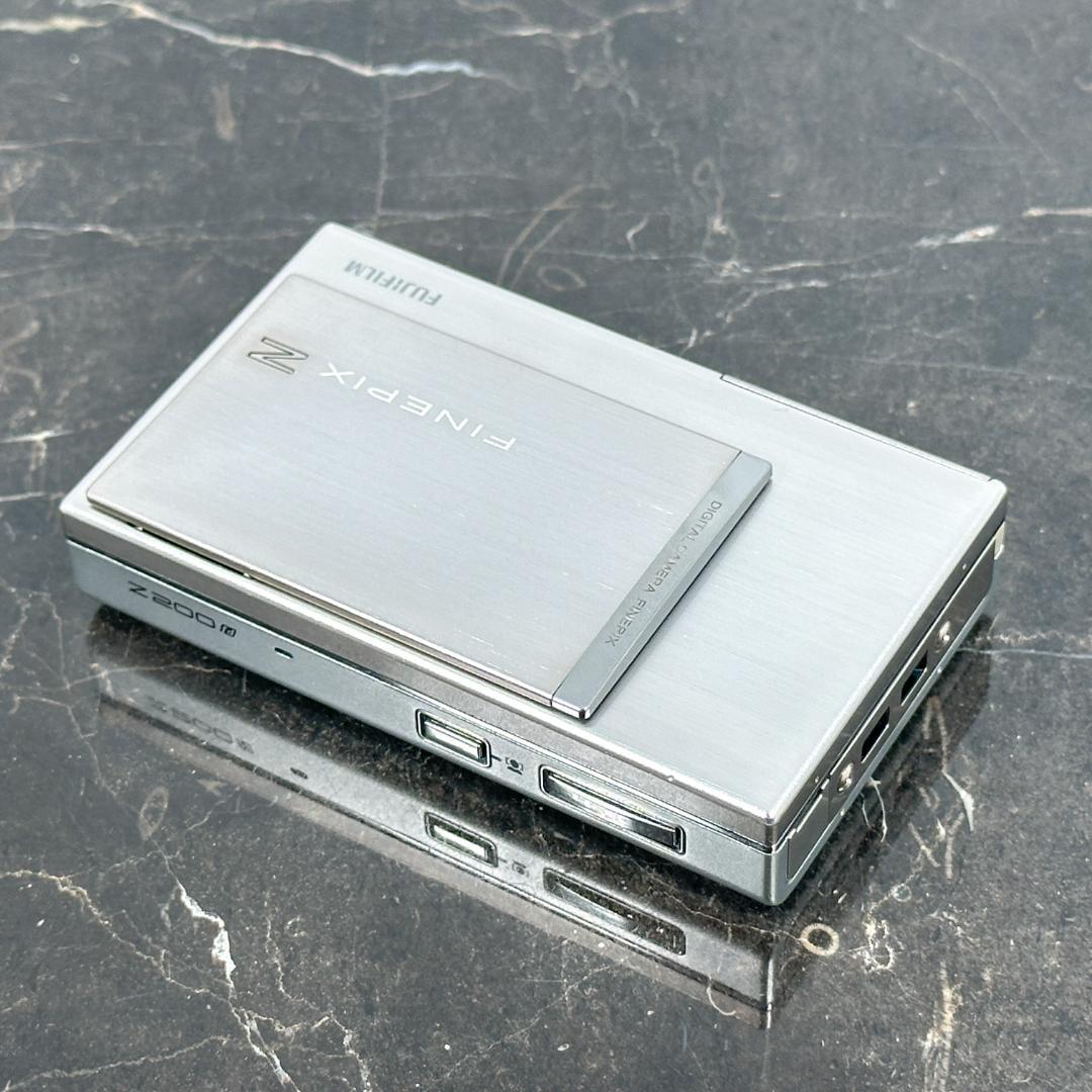 FUJIFILM 富士フイルム FinePix Z200fd　シルバー