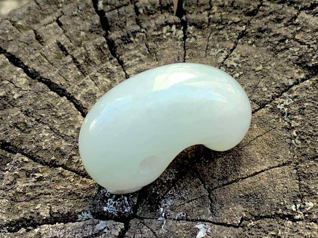 ✳ 天から授かった幸福の勾玉　糸魚川翡翠ジェダイト　氷アイスジェイド　鑑別書付を