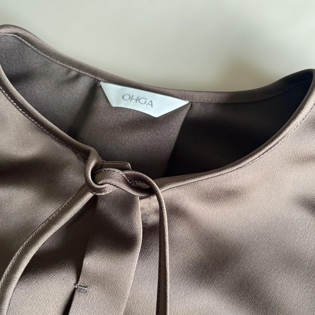 【新品・タグ付】OHGA SATIN BLOUSE サテンブラウス