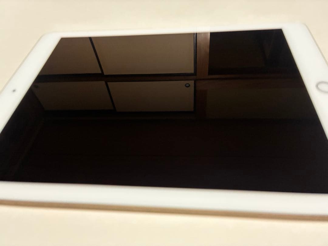 Apple iPad (第5世代) 32GB 本体プラス箱付き