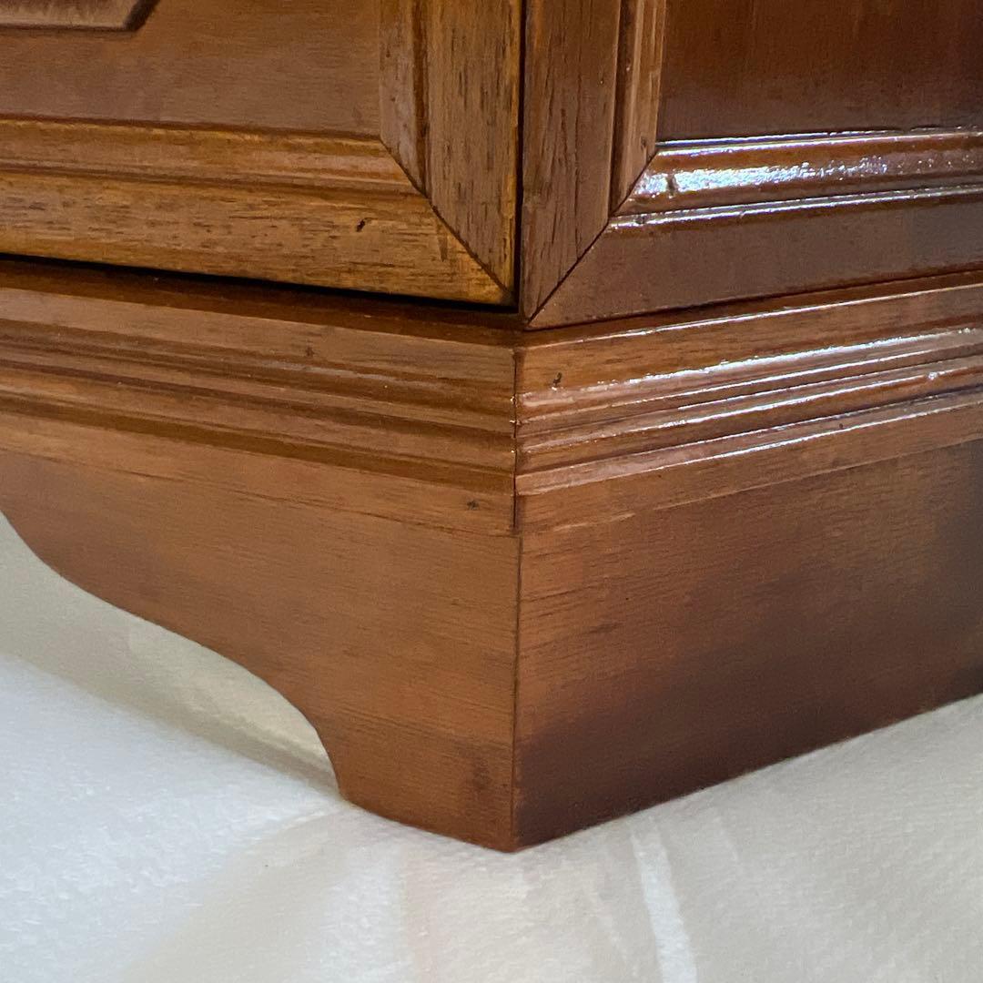 小ぶりなチェスト・イタリア　 横幅52cm・奥行29cm・高さ71cm