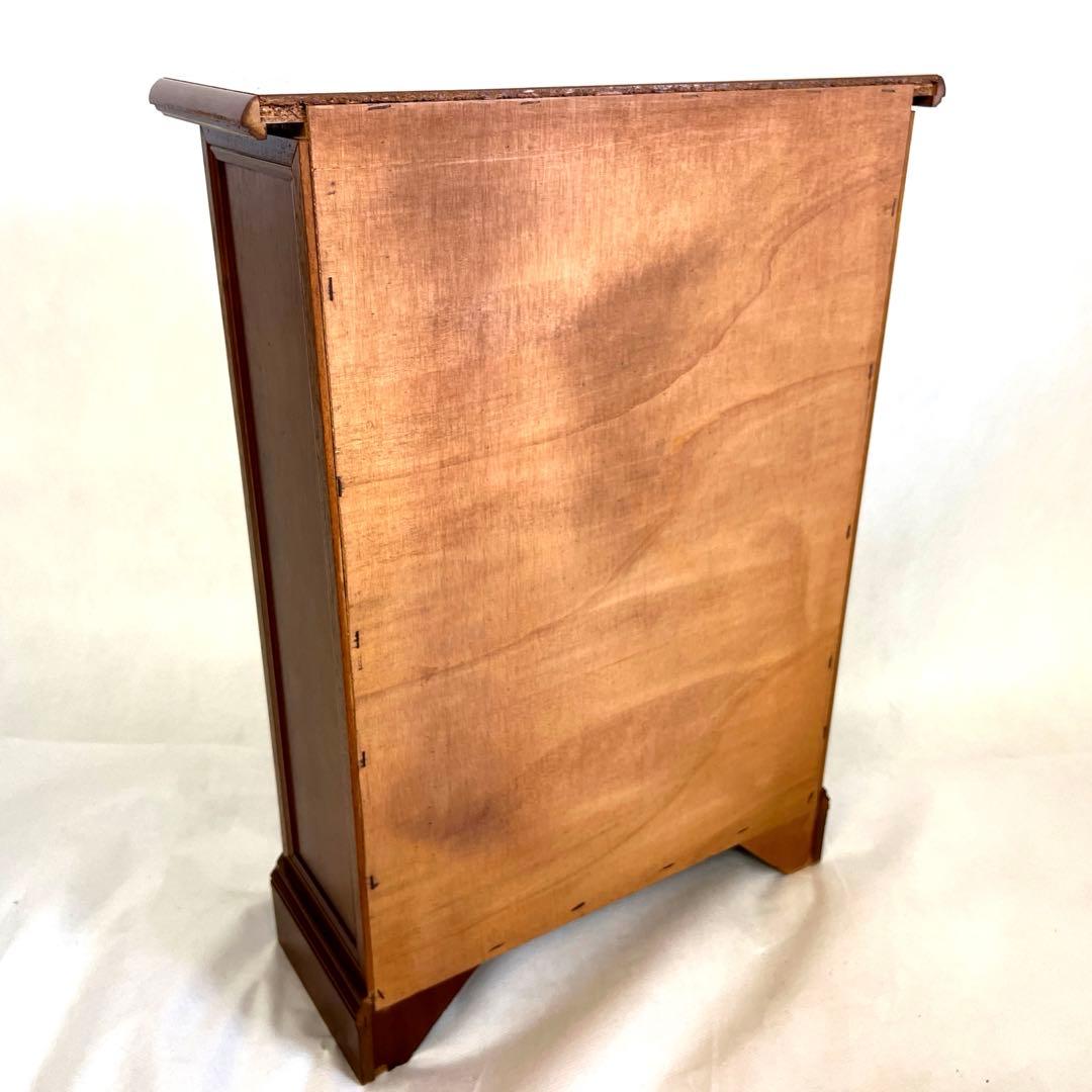 小ぶりなチェスト・イタリア　 横幅52cm・奥行29cm・高さ71cm