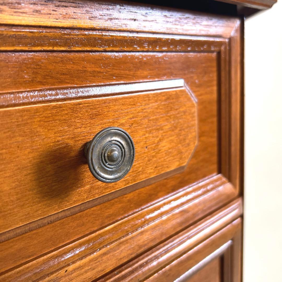 小ぶりなチェスト・イタリア　 横幅52cm・奥行29cm・高さ71cm