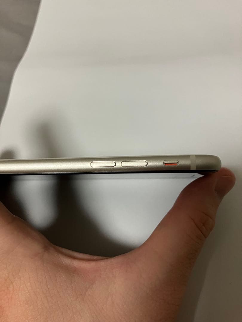 た*ん様 美品Apple iPhone SE第3世代 バッテリー100% SIM