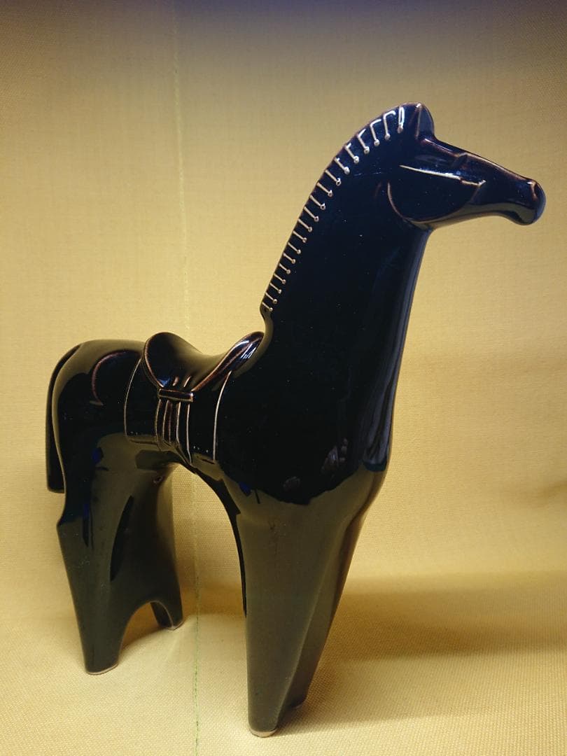 【美品】ウマ　馬　黒馬　陶器　置物　インテリア　工芸品　美術品　A1479