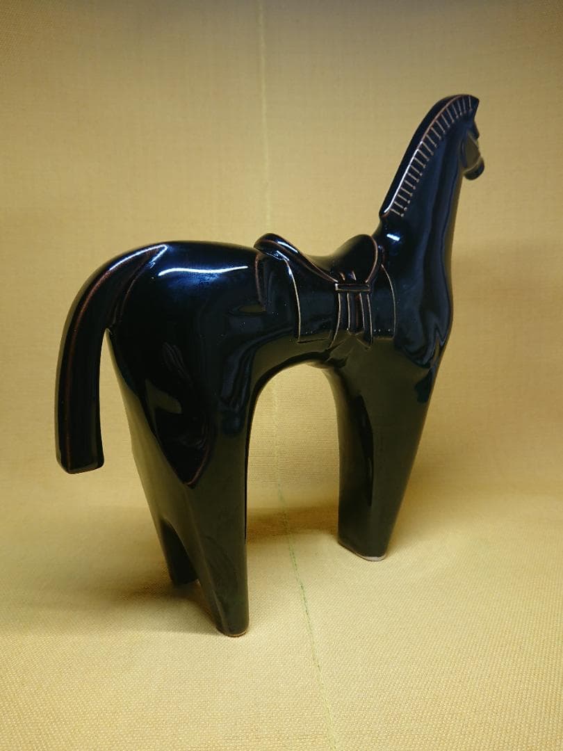 【美品】ウマ　馬　黒馬　陶器　置物　インテリア　工芸品　美術品　A1479