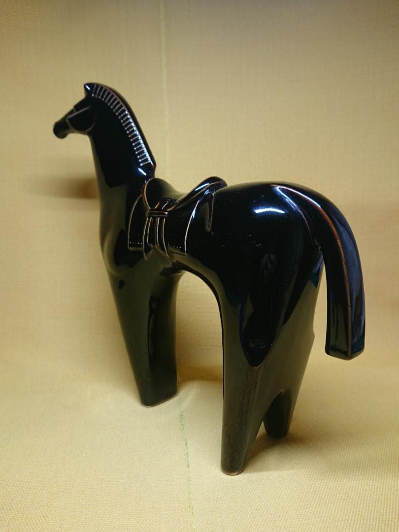 【美品】ウマ　馬　黒馬　陶器　置物　インテリア　工芸品　美術品　A1479