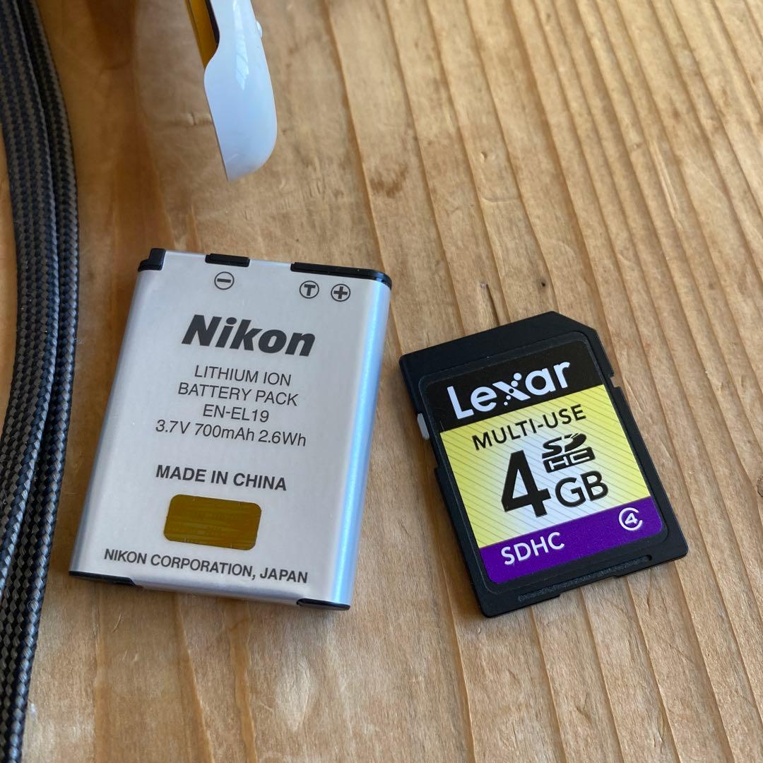 美品　Nikon COOLPIX S33 防水デジタルカメラ　おまけ付き