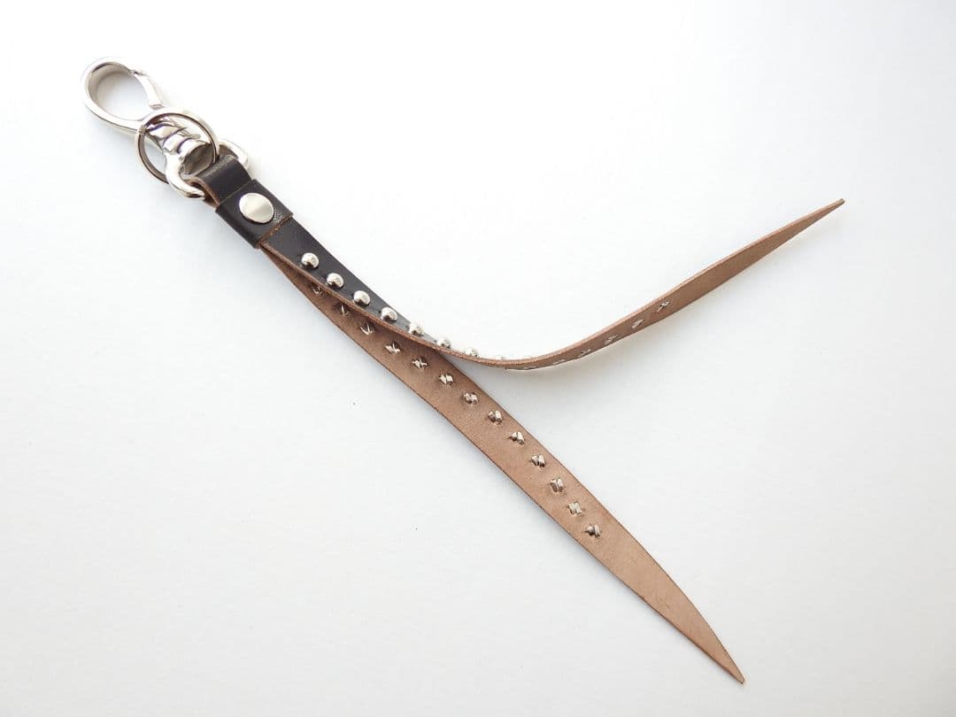 豪華！両面スタッズ！ホースバット茶芯レザーキーホルダーストラップ