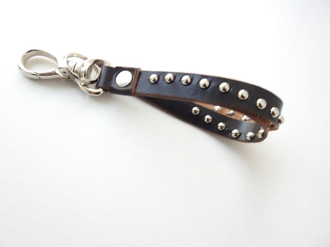 豪華！両面スタッズ！ホースバット茶芯レザーキーホルダーストラップ