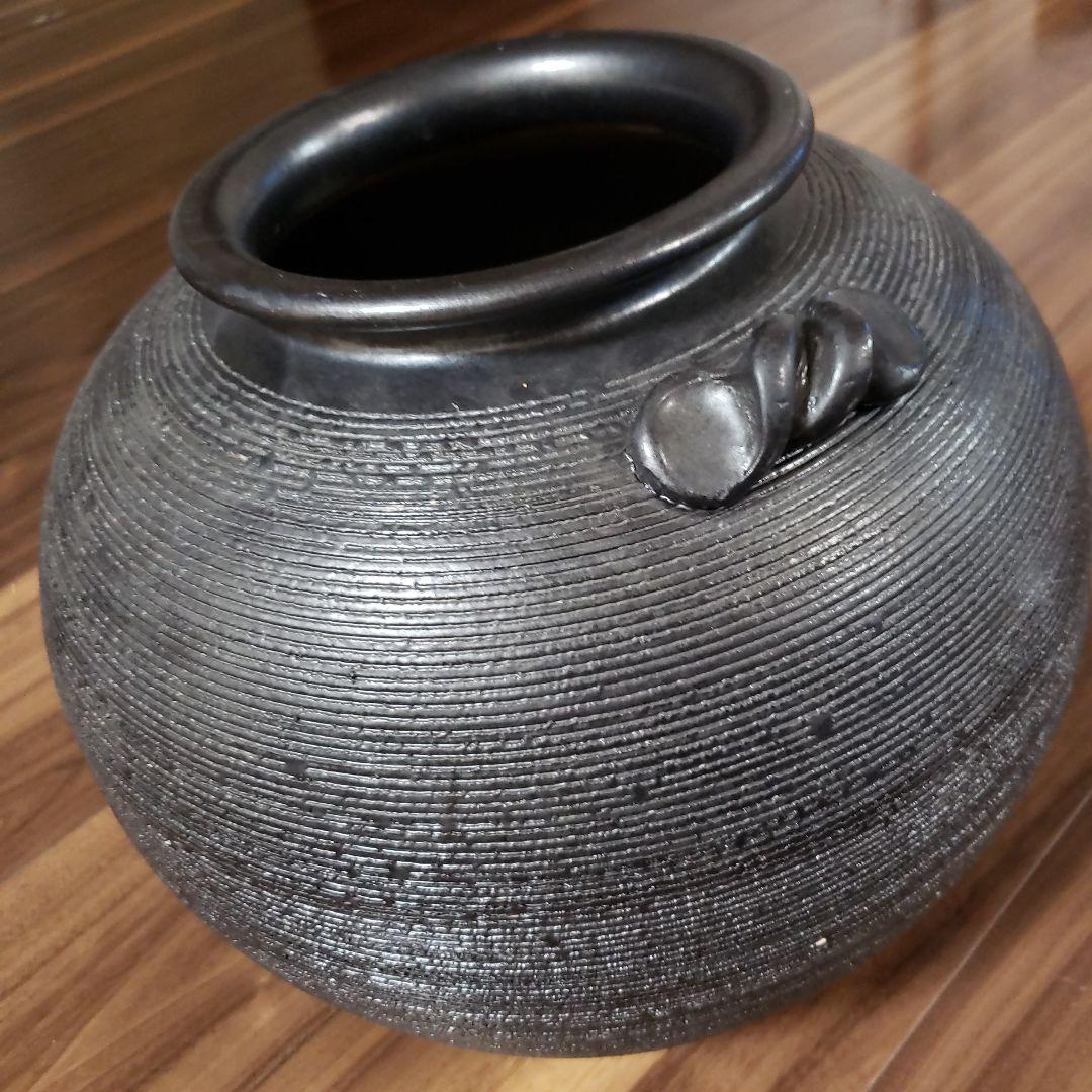 大きな花瓶  黒い壺  しがらき  土  およそ30cm