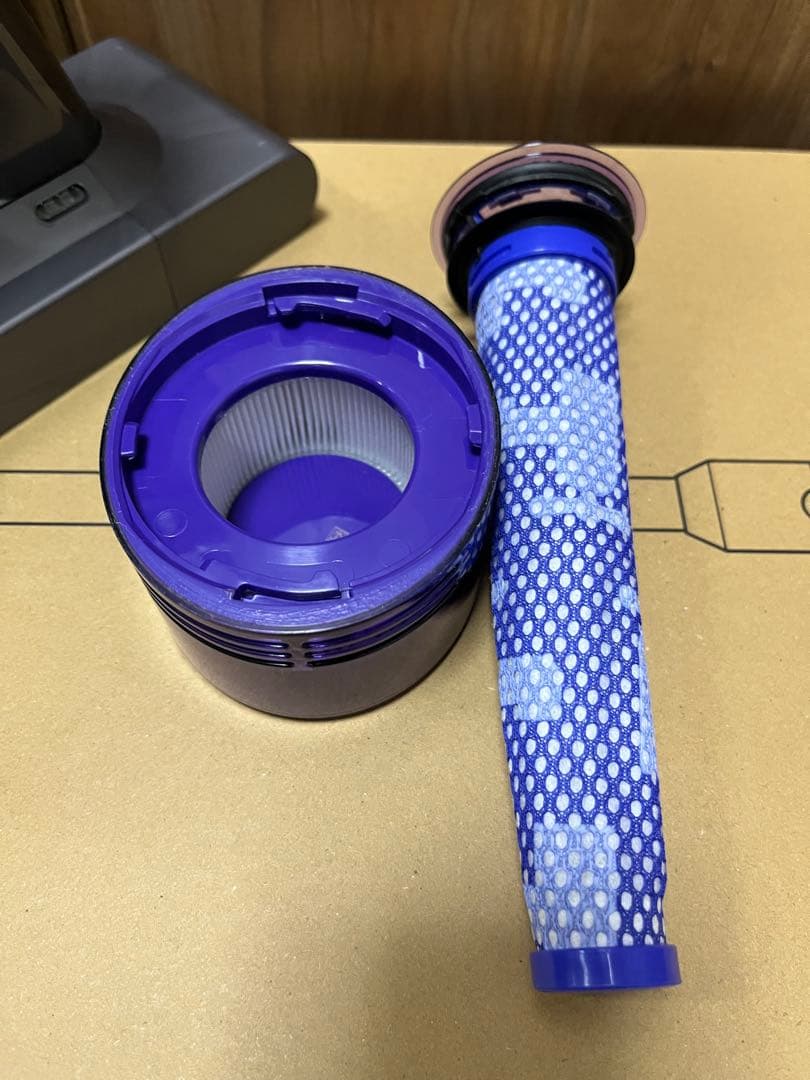 美品【スタンド付】Dyson V8 Slim Fluffy Extra【送料込】