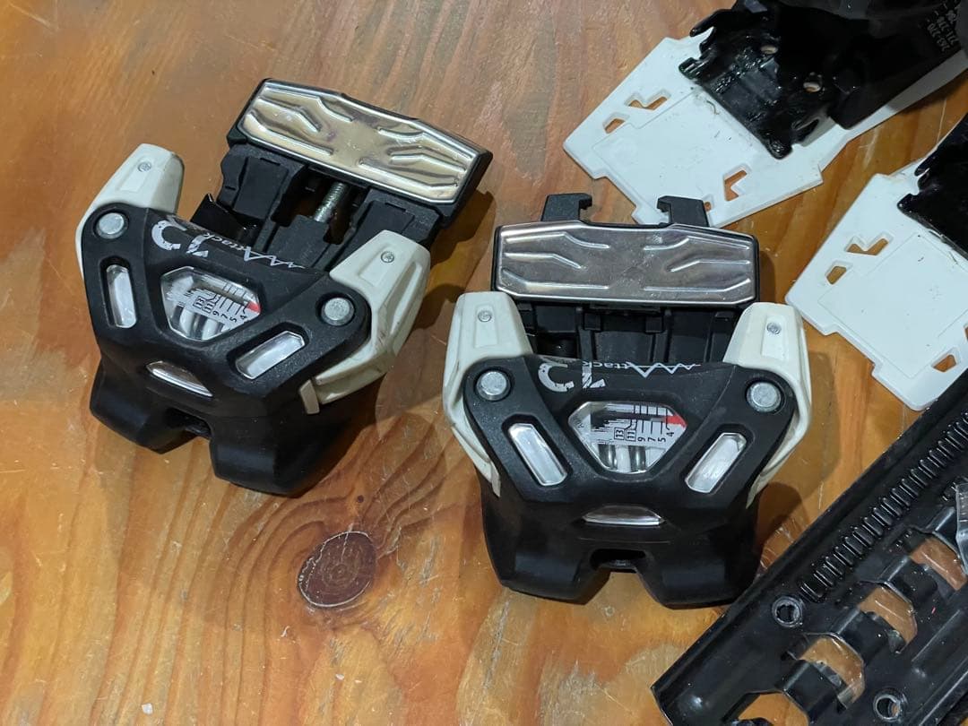 TYROLIA チロリア アタック13 取付ジグ付き