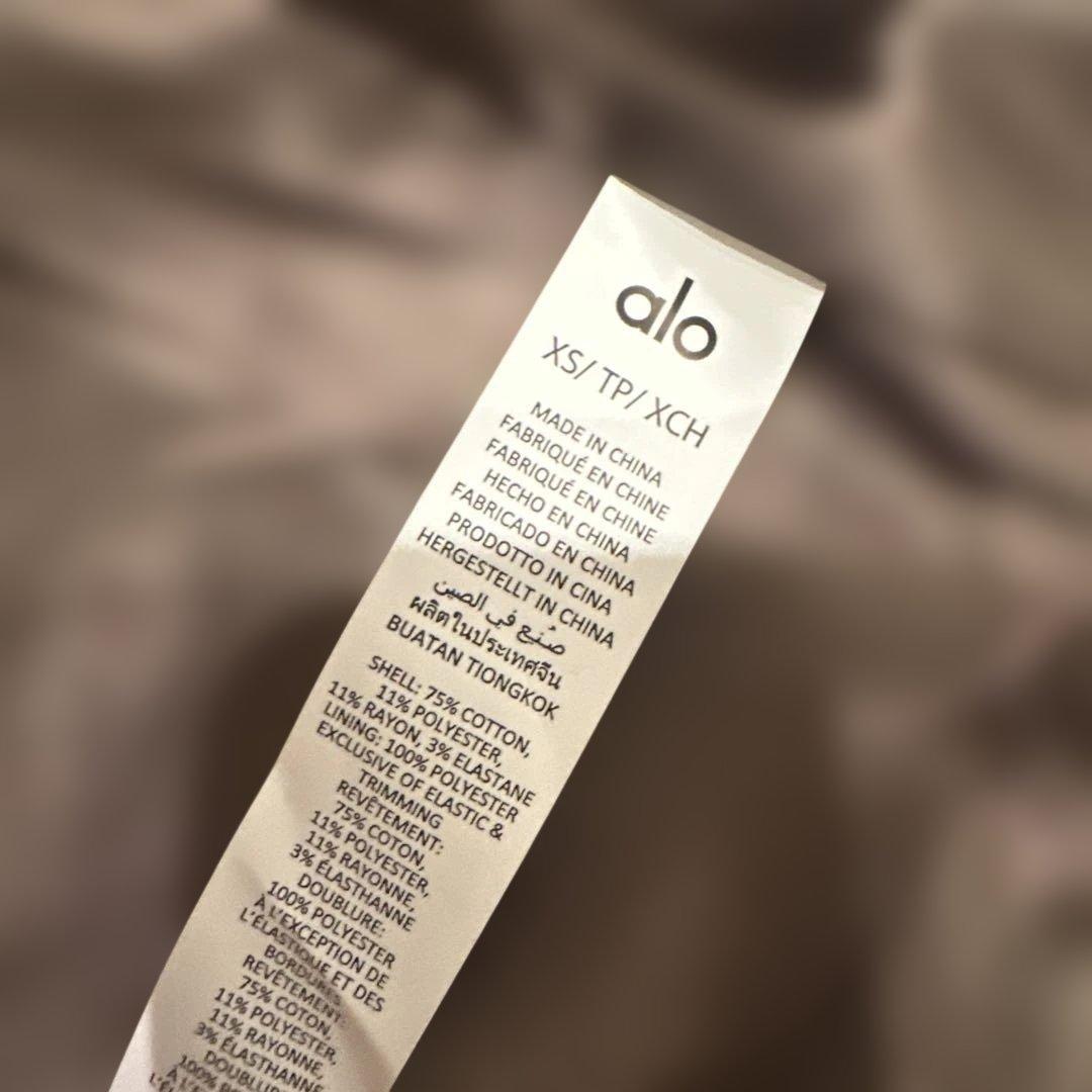 完売品定価9万円　新品タグ付ハワイ購入　ALO YOGA コート