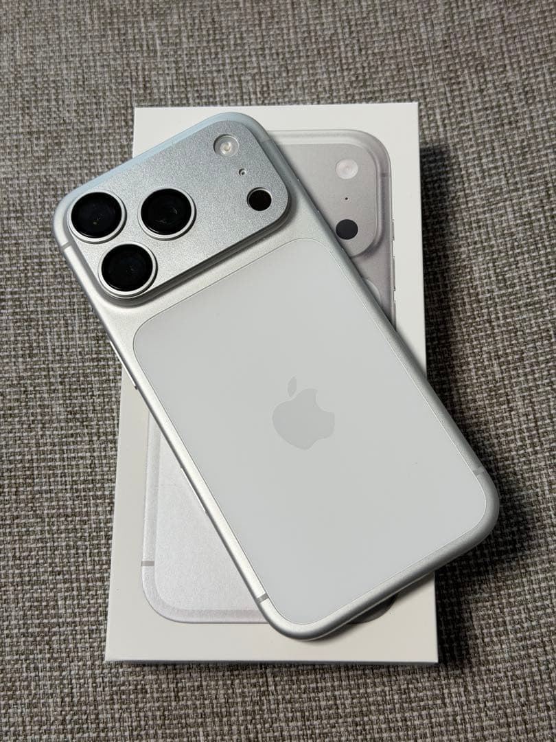 【極美品】iPhone17Pro シルバー 256GB simフリー