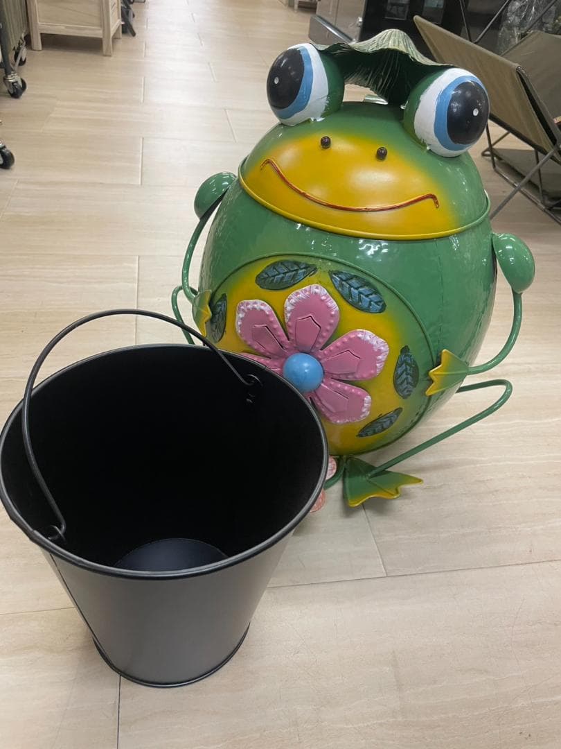 ダストビン　ダストボックス　ゴミ箱　カエル　かえる　蛙　ペダル式　蓋付　フタ付き