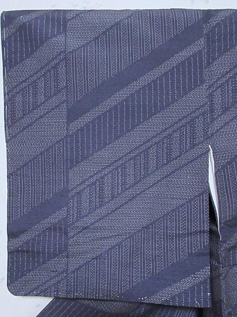 結城紬証明書：美品：亀甲絣と蚊絣：袷正絹：紺色着物：11号未使用:P26