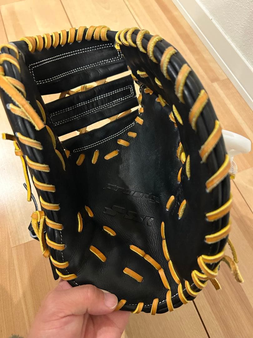 SSK軟式野球ファーストミットグローブ 黒/茶色　軟化オイル付き