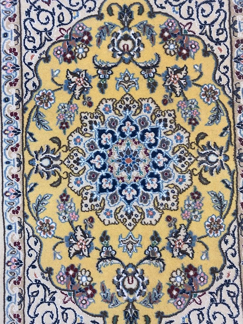 ★ペルシャ絨毯★人気の色柄手織りウール＆シルクナイン産ペルシャ絨毯