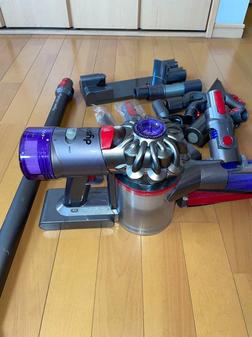 ダイソンV8 SV10K コードレスクリーナー掃除機1