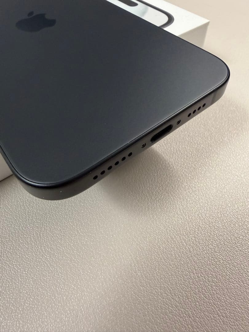 iPhone15 plus 128GB ブラック　純正ケース2個付き