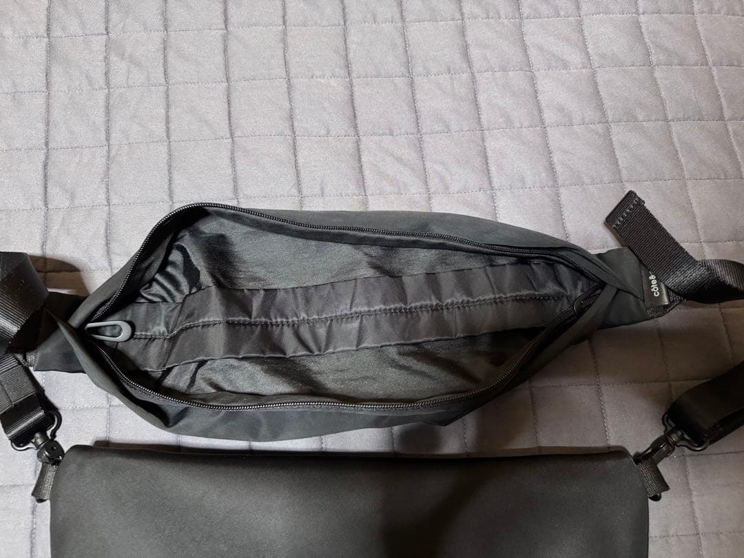 バッグ cote&ciel Hala S Sleek Black/Yellow