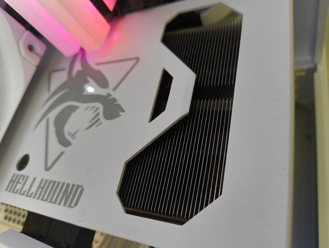 グラフィックボード・グラボ・ビデオカード PowerColor Hellhound RX6700XT white