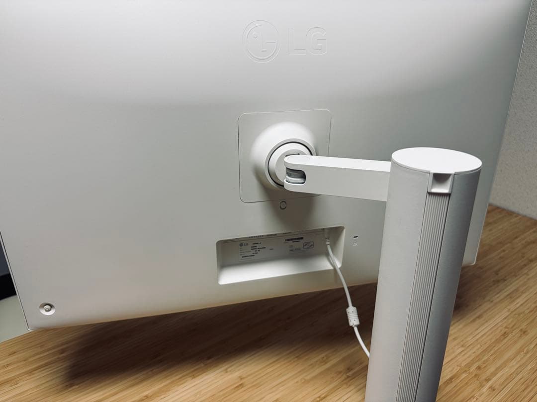 LG 4Kモニター　31.5インチ