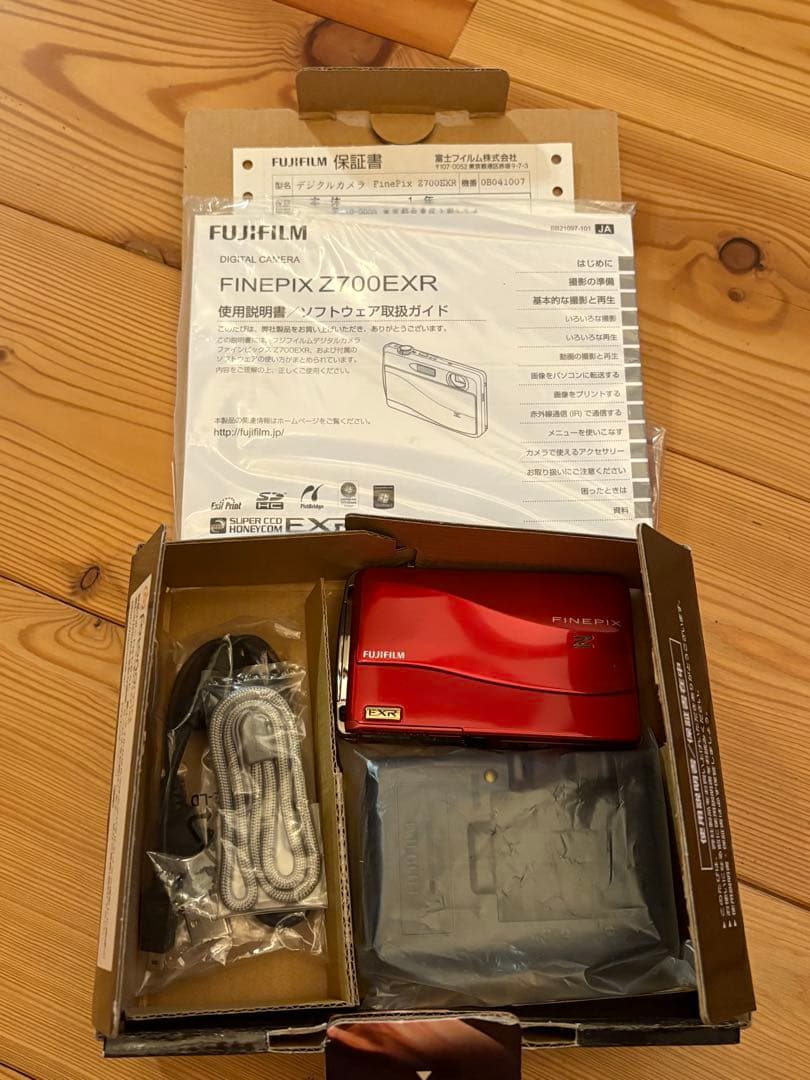 富士フイルム FinePix Z700EXR レッド