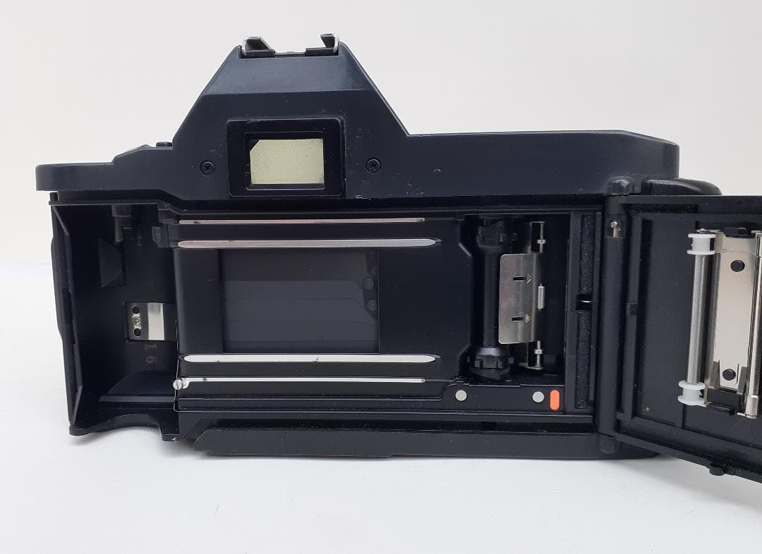 シャッター優先とプラグラムモードが選べてサクサク撮れる「Canon T70」