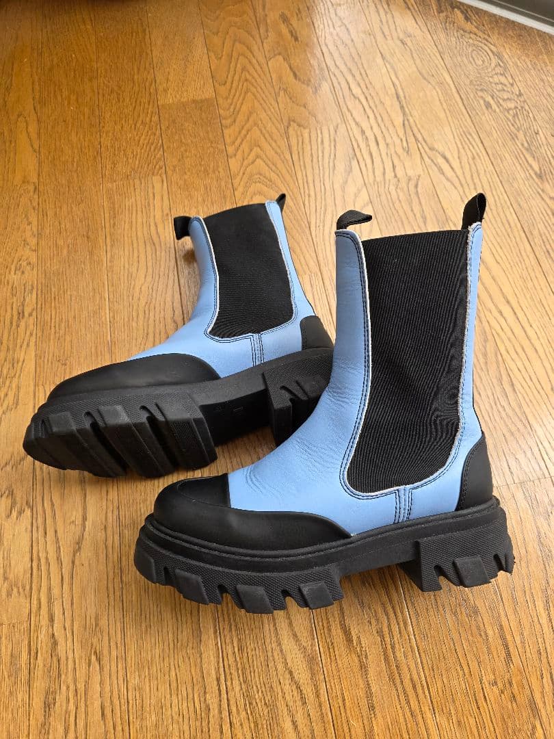 Ganni(ガニー)チェルシーブーツ