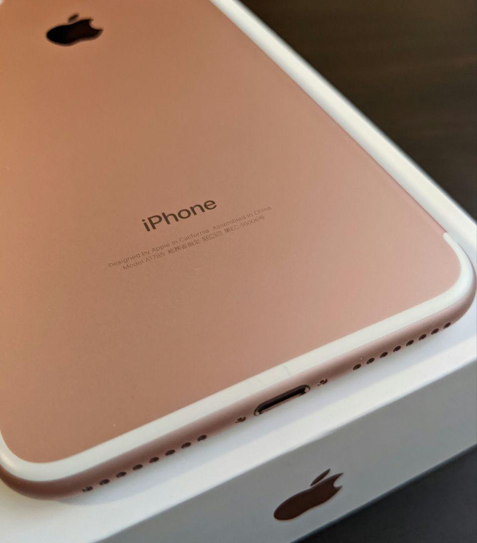 ほぼ新品 iPhone 7 Plus ローズ