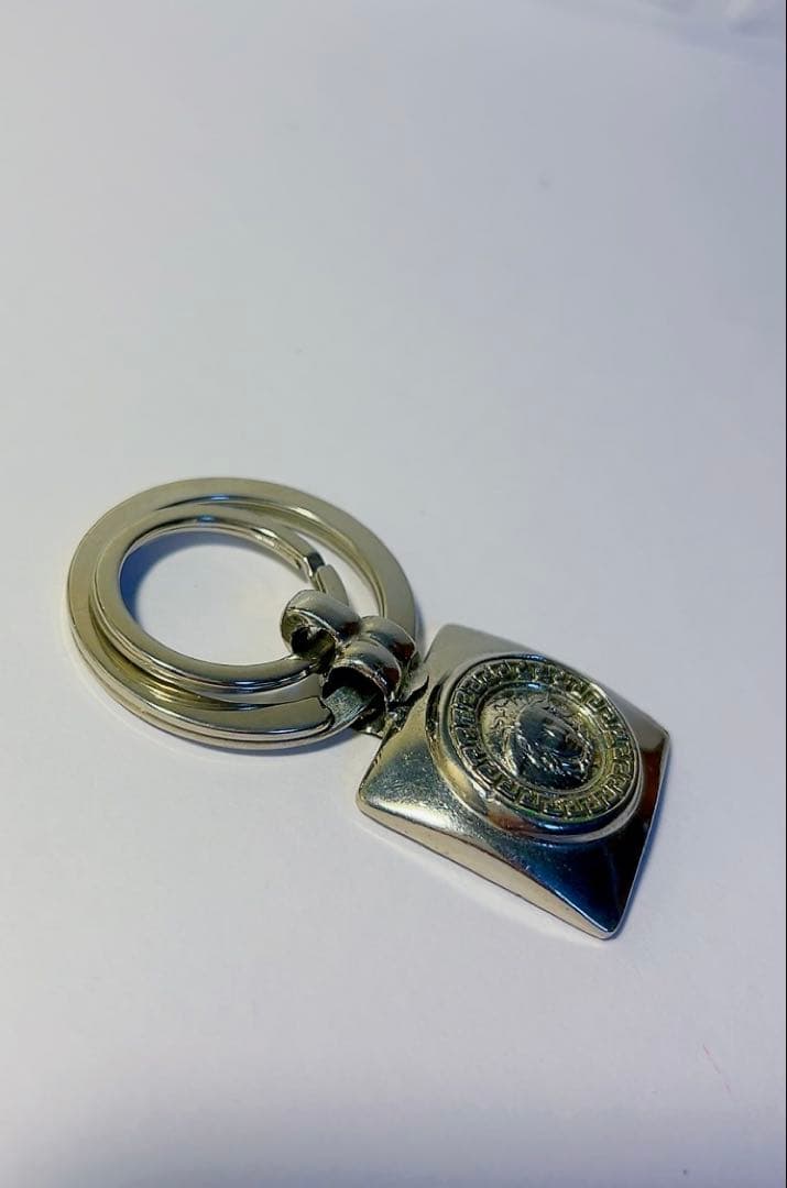 ジャンニヴェルサーチ　GIANNI VERSACE キーホルダー　メデューサ