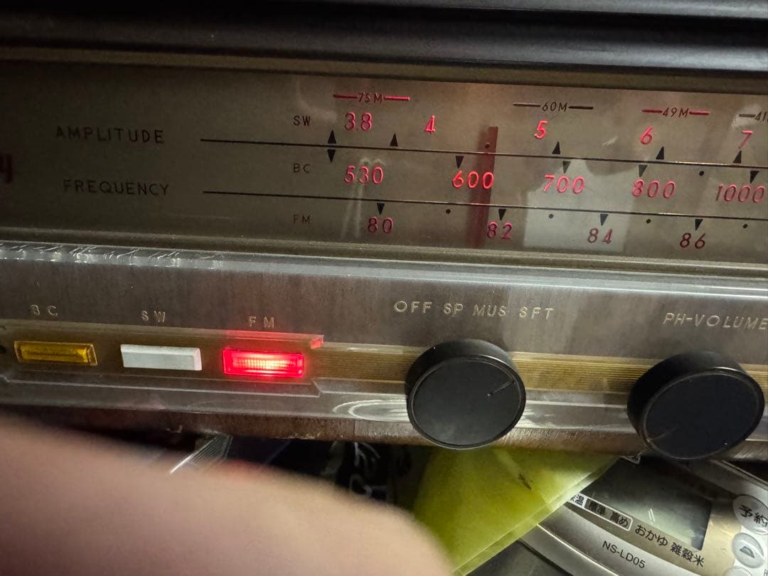 昭和レトロVictor真空管ラヂオR-703傷多数ジャンク通電OK