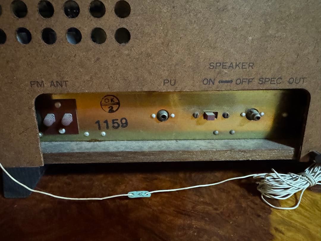 昭和レトロVictor真空管ラヂオR-703傷多数ジャンク通電OK